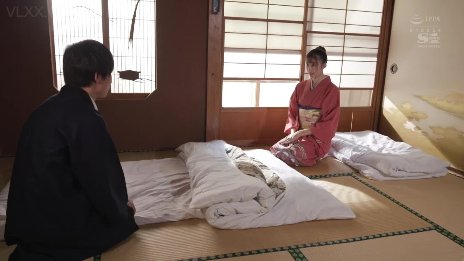 Cô chủ nhà trọ thu tiền, đổi bằng một đêm đụ thoải mái