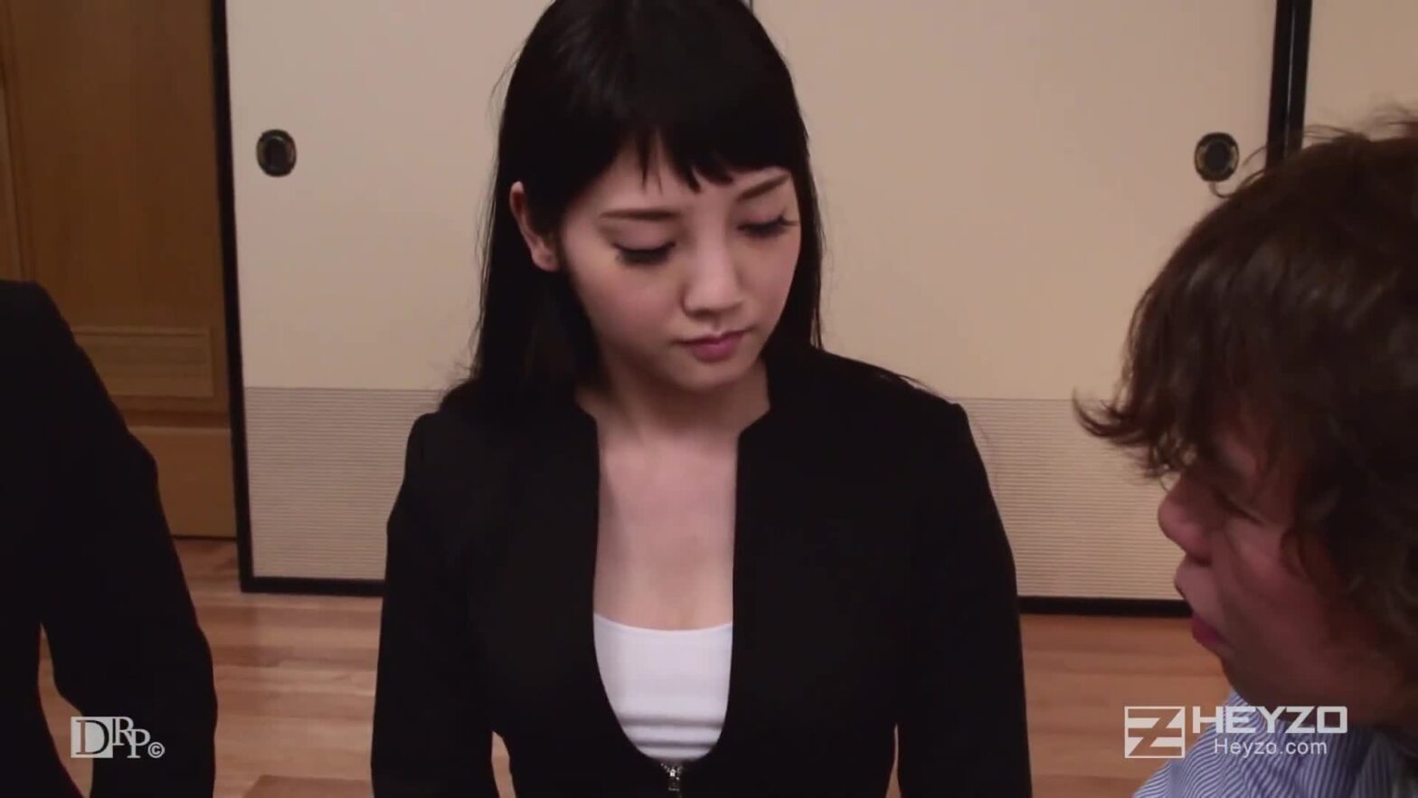 Vợ chồng lâu năm chán sex, rủ cô bạn thân vợ tham gia đêm 3 người