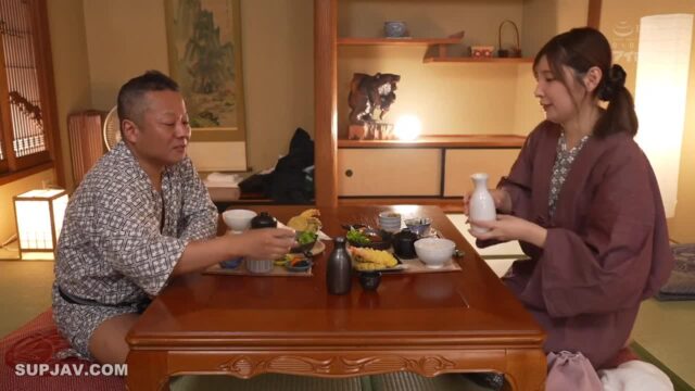 Cô vợ trẻ bị chồng cũ quay lại dụ, doggy trong nhà vệ sinh đám cưới