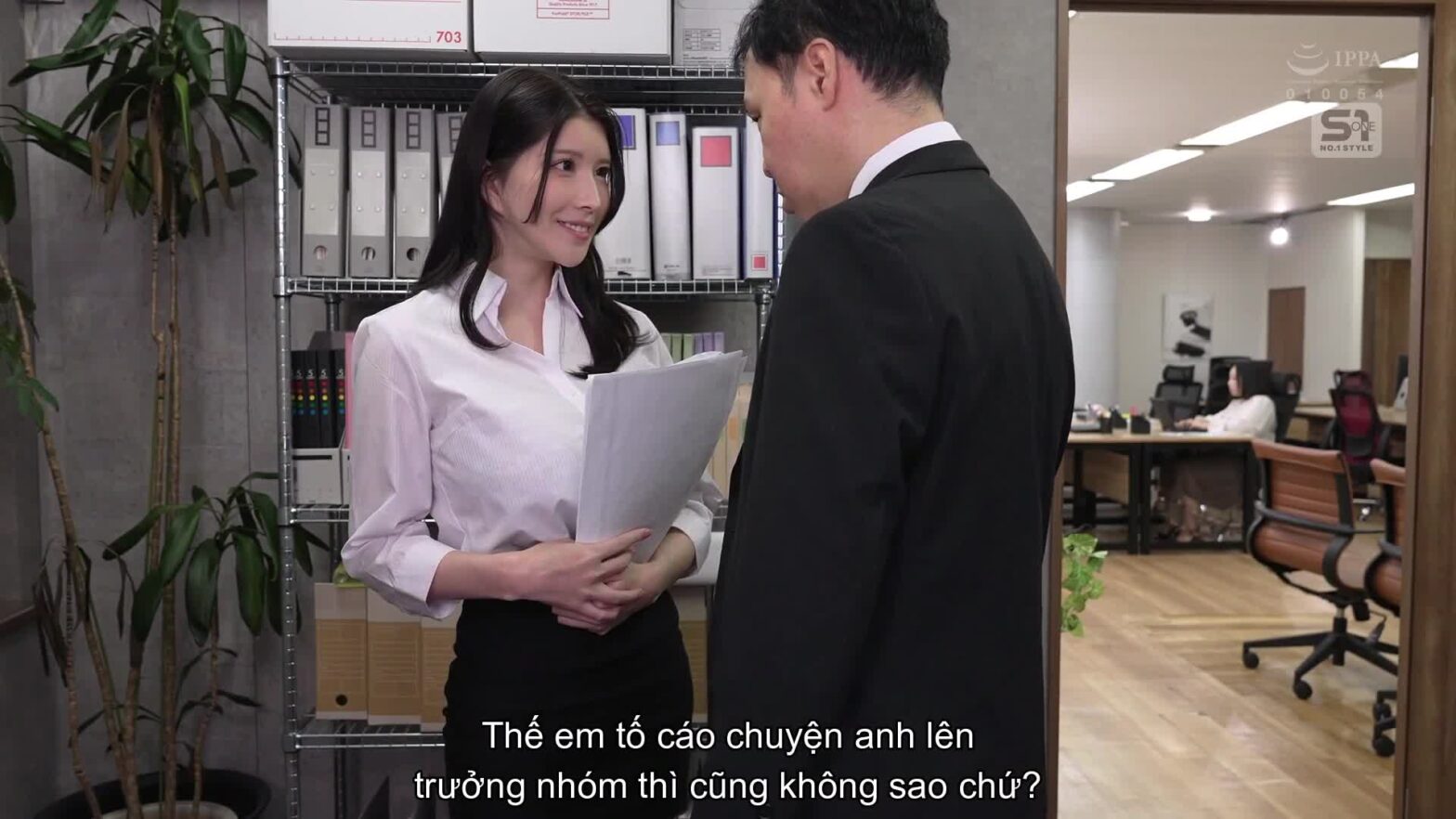 Sếp lớn tổ chức team building, nữ nhân viên địt trong lều